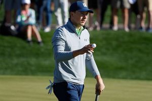Spieth earns share of Phoenix Open lead in pursuit of drought-ending triumph