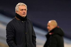 Mourinho blames fatigue and 'modern penalties' for Tottenham defeat