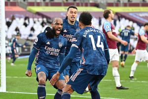 Premier League: West Ham 3-3 Arsenal: Gunners fight back to earn point in thrilling London derby