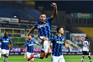 Parma 1-2 Inter: Sanchez double moves Nerazzurri six points clear