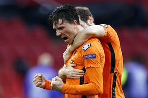 Netherlands 2-0 Latvia: Berghuis and De Jong get Oranje off the mark