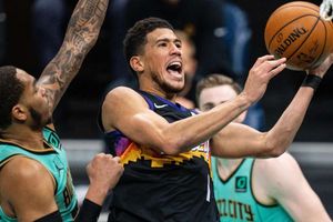 Booker's 35 leads Suns past Hornets in OT, LeBron-less Lakers win second straight
