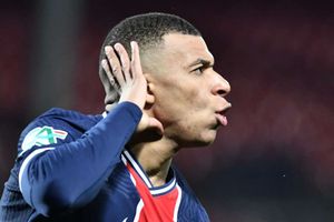 Brest 0-3 Paris Saint-Germain: Holders ease through thanks to Mbappe brace