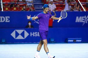 Mexican Open: Italian teenager claims maiden top-10 win, Tsitsipas eases through
