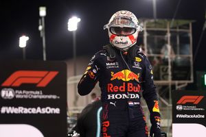 Verstappen takes superb pole at Bahrain GP ahead of Hamilton