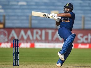 India vs England: Can't imagine an Indian side without Rishabh Pant, says Ian Bell
