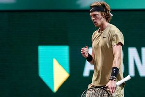 Rublev continues remarkable streak to set up Fucsovics final