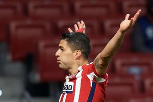 Luis Suarez scores 500th career goal