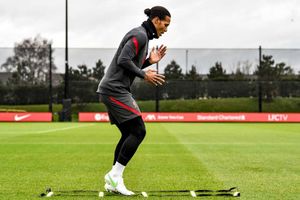Netherlands boss De Boer will not put pressure on Van Dijk to return for Euro 2020