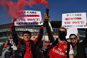 Kroenke family will 'not entertain' Arsenal takeover bid