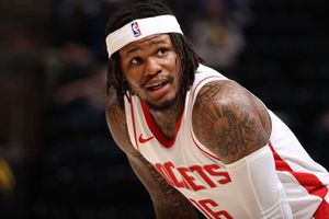 LeBron's Lakers sign veteran free agent McLemore
