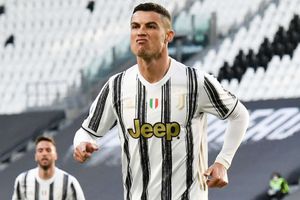 Juventus 2-1 Napoli: Ronaldo and Dybala restore winning ways in Turin