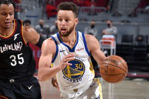 Red-hot Curry in 54-year first for Warriors, Celtics' Brown drops 40 on Lakers