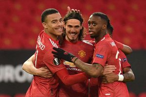 Manchester United 2-0 Granada (4-0 agg): Cavani landmark strike as semi-final awaits