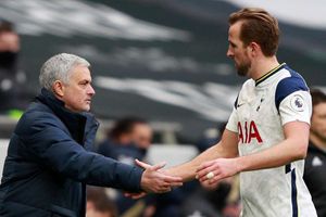 Mourinho won't 'play that game' and discuss Kane future