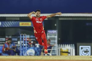 IPL 2021: PBKS vs KKR: Bishnoi pulls of one of the best catches of the season to remove Sunil Narine
