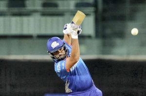 IPL 2021: MI vs SRH: Toss report: Mumbai Indians to bat, make one change, Sunrisers make four changes