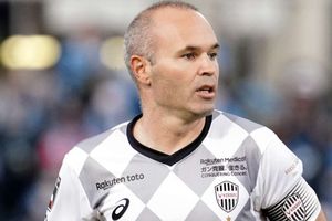 Iniesta agrees two-year contract extension at Vissel Kobe