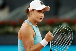 Barty sets up Swiatek showdown despite error-strewn performance in Madrid