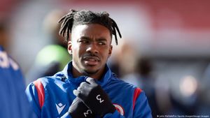 Who is Bayern Munich's new signing Omar Richards?