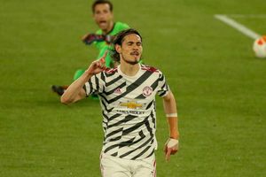 Roma 3-2 Manchester United (5-8 agg): Cavani double helps Solskjaer end semi-final curse