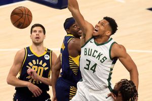 NBA Wrap: Giannis dominates in Bucks win over Pacers, 76ers miss top spot chance again