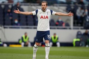 Tottenham 1-2 Aston Villa: Spurs slump to defeat amid Kane transfer saga