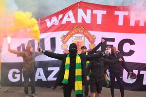 Manchester United, Liverpool confirm starting XIs but kick-off delayed after protestors storm Old Trafford