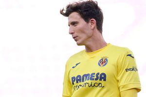 Rumour Has It: Manchester United face battle for Torres, Lautaro-Inter talks begin