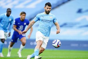 Manchester City 1-2 Chelsea: Celebrations stall as Aguero aberration lets Blues back in