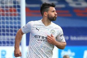 Crystal Palace 0-2 Manchester City: Aguero and Torres fire City to the brink of glory