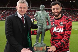 Fernandes eyes more individual honours: 'Don't worry, I'll get a bigger cabinet if needed!'
