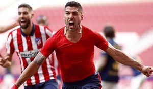 Suarez late-winner takes Atletico Madrid close to La Liga title