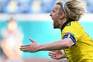 Sweden 1-0 Slovakia: Forsberg on the spot to boost Euro 2020 knockout hopes