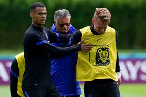 Dutch blow as De Jong out of rest of Euro 2020 with knee injury