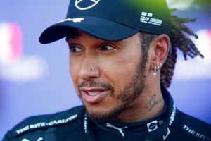 Hamilton suggests boxing ring to settle Mercedes-Red Bull row
