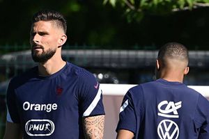 Deschamps confirms he held talks with Mbappe and Giroud after dispute