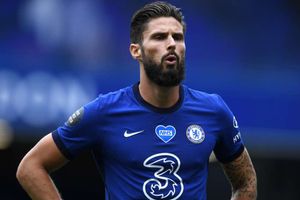 Chelsea confirm surprise year-long contract extension for Giroud