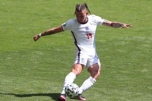 How does Kalvin Phillips' role with England differ to at Leeds United?