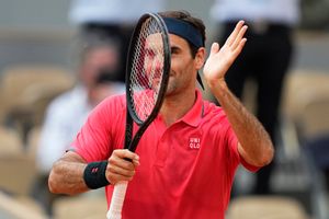 Roger Federer needs 4 tight sets to reach French Open's 4th round