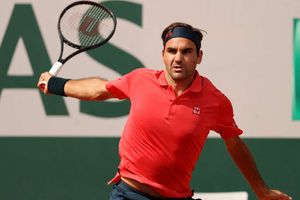 French Open: Fired-up Roger Federer sees off Marin Cilic in style