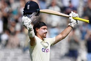 Southee rocks England but defiant Burns keeps New Zealand at bay