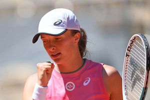 French Open 2021: Defending champion Swiatek through but Andreescu suffers shock exit