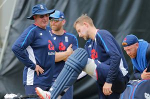 Trevor Bayliss leaves England, returns to coach in Australia