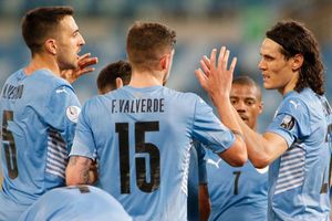 Bolivia 0-2 Uruguay: Cavani on target as Tabarez's side seal Copa America knockout spot