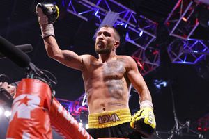 Davis beats Barrios by TKO, Lomachenko dominant in comeback fight