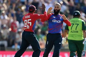 Cavalier England leave Pakistan in a spin to square series