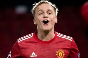 Rumour Has It: Real Madrid wants Man Utd flop van de Beek as part of Varane deal