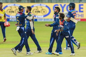 Dhananjaya de Silva, Akila Dhananjaya guide Sri Lanka to a series-levelling win over depleted Indian side