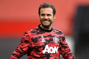 Juan Mata staying at Manchester United after signing one-year deal